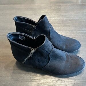 GH Bass ankle boots sz 8.5